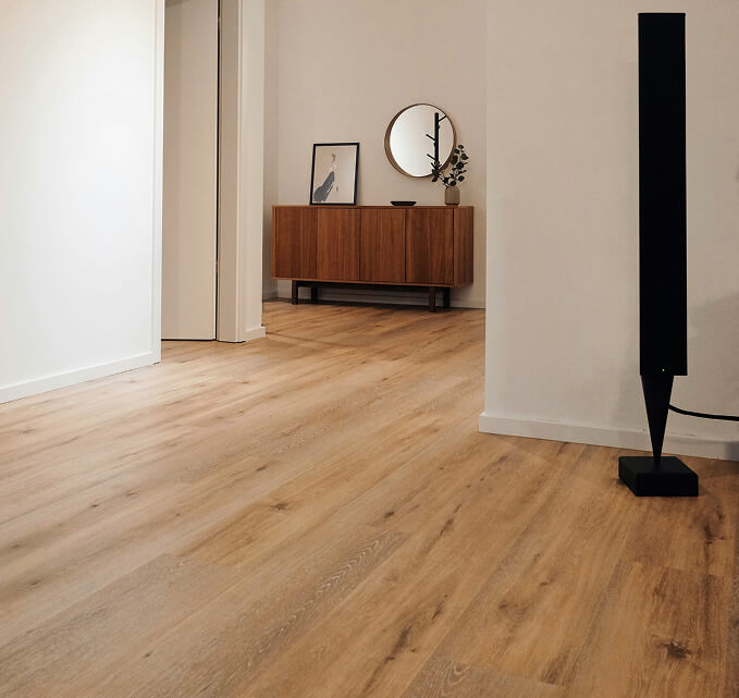 Heller Holzboden im modernen Wohnraum – Bodenbeläge verlegt von Holzwerkstatt Bell-Schäfgen