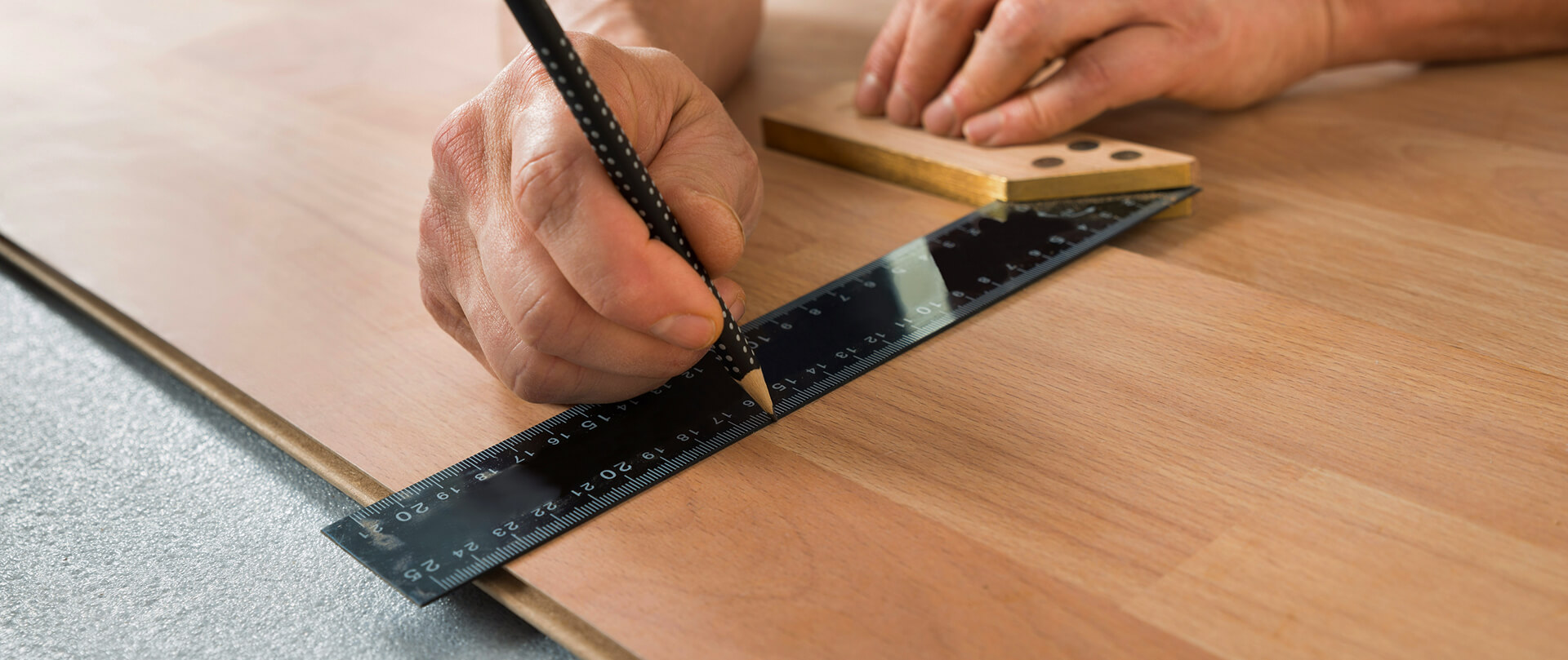 Bodenbeläge nach Maß – exakte Planung und Zuschnitt in der Holzwerkstatt Marc Bell-Schäfgen